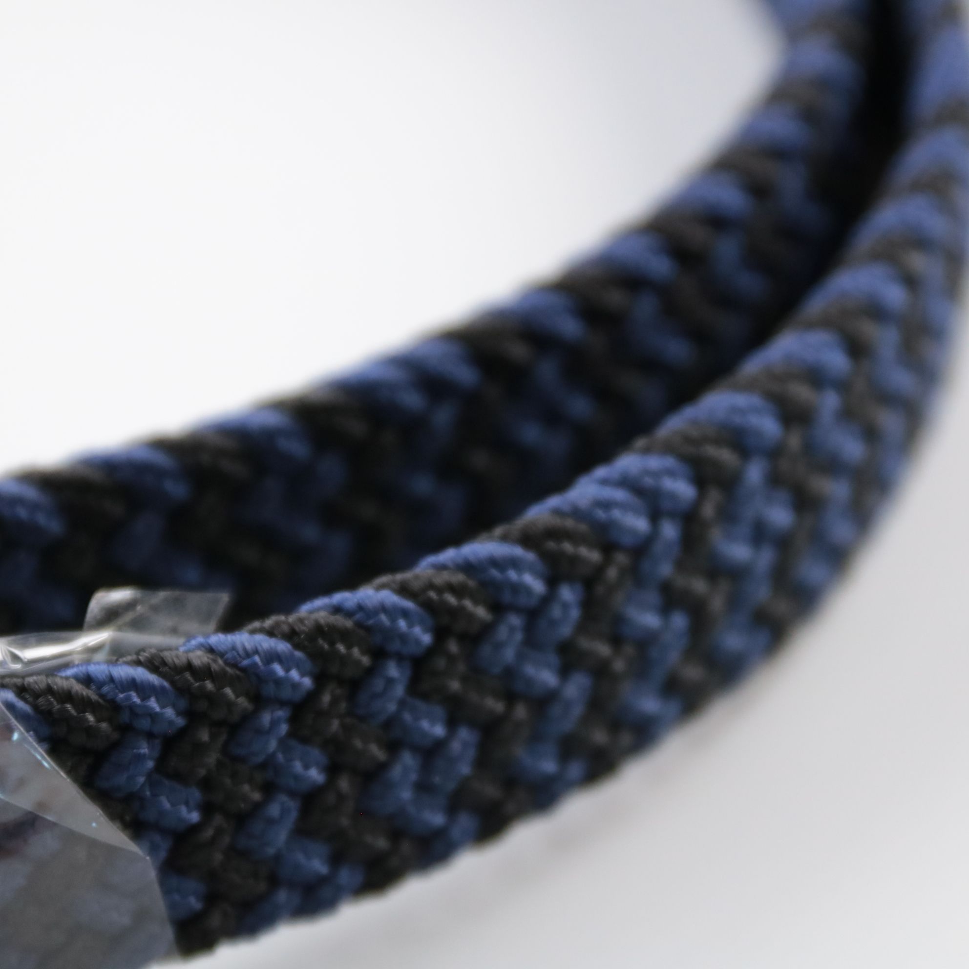 250304011-b